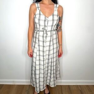 Weekend Los Angeles Plaid Midi Dress 🤍🖤 - Medium